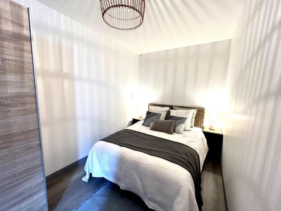 Cote Cour - Appartement En Plein Centre-Ville & Proche Des Thermes Rochefort  Exteriör bild