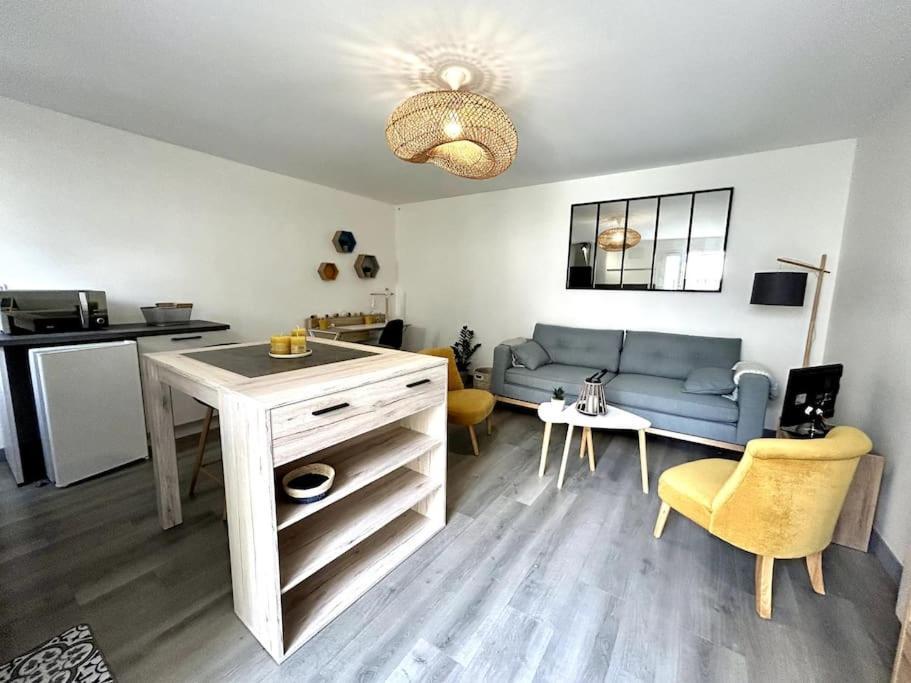 Cote Cour - Appartement En Plein Centre-Ville & Proche Des Thermes Rochefort  Exteriör bild