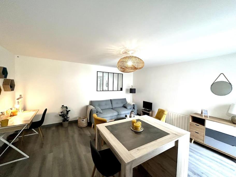 Cote Cour - Appartement En Plein Centre-Ville & Proche Des Thermes Rochefort  Exteriör bild