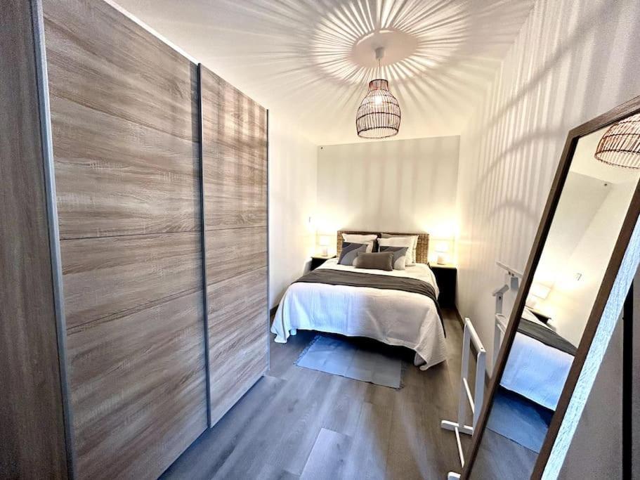 Cote Cour - Appartement En Plein Centre-Ville & Proche Des Thermes Rochefort  Exteriör bild