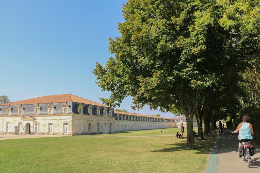 Cote Cour - Appartement En Plein Centre-Ville & Proche Des Thermes Rochefort  Exteriör bild