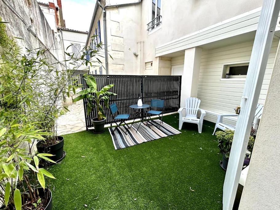 Cote Cour - Appartement En Plein Centre-Ville & Proche Des Thermes Rochefort  Exteriör bild