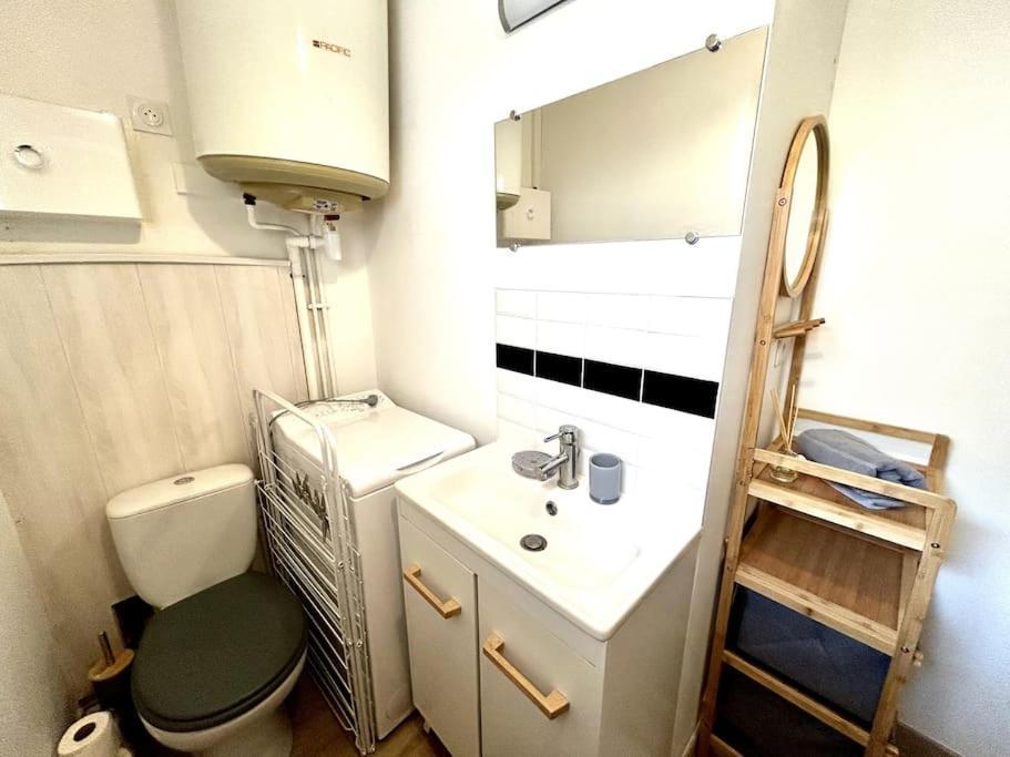 Cote Cour - Appartement En Plein Centre-Ville & Proche Des Thermes Rochefort  Exteriör bild